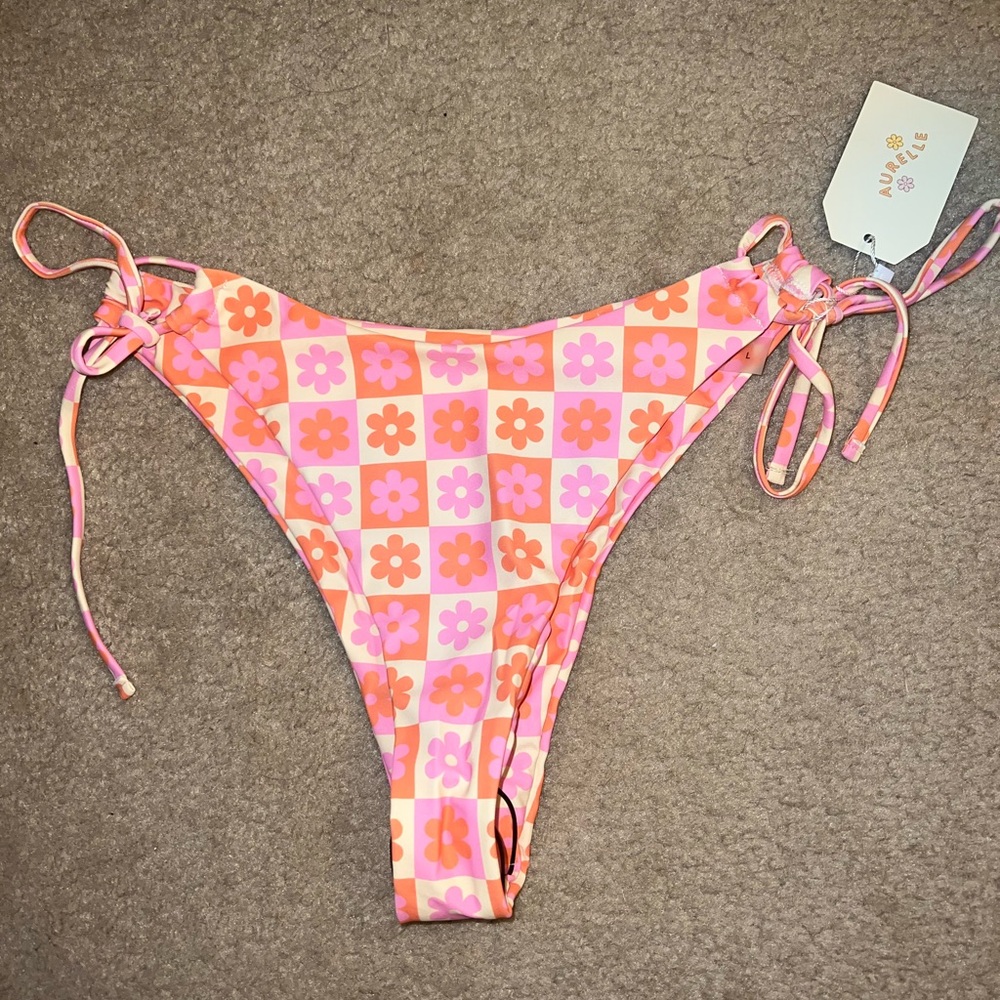 Large bikini bottoms from Aurelle